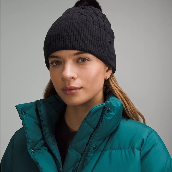 Lululemon NWT Cable Knit Pom Pom Beanie - Picture 1 of 8